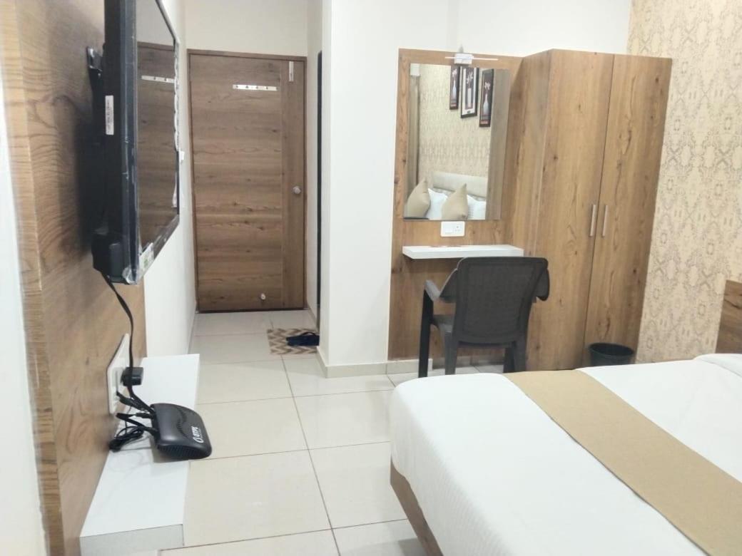 Hotel Md Residency Ānand Zewnętrze zdjęcie